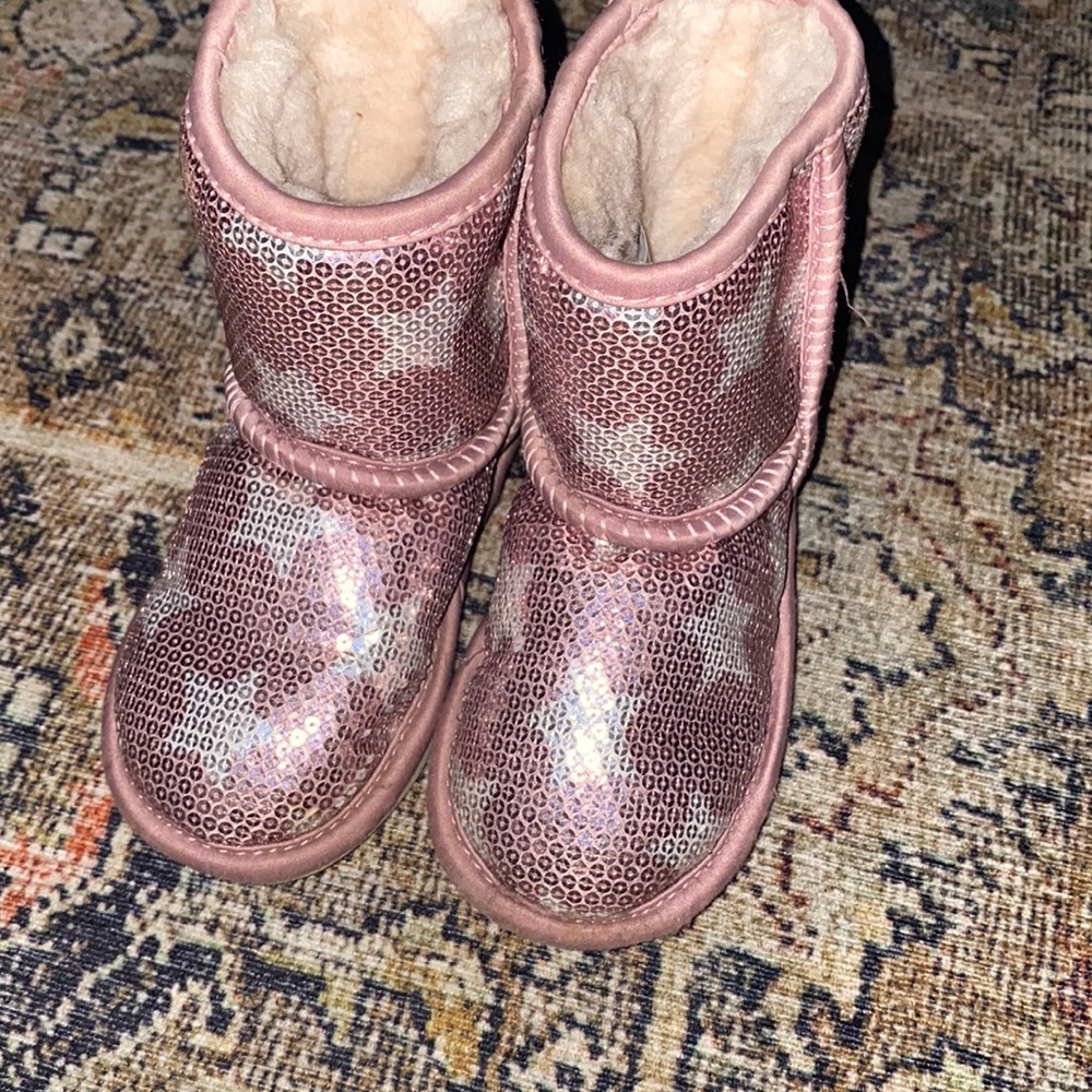 Toddler Pink Star Uggs- size 8